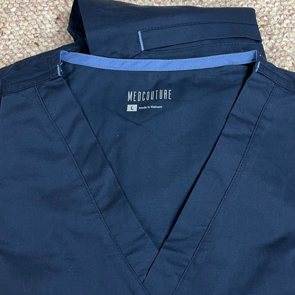 NWT Men’s med couture scrub top - Picture 5 of 8